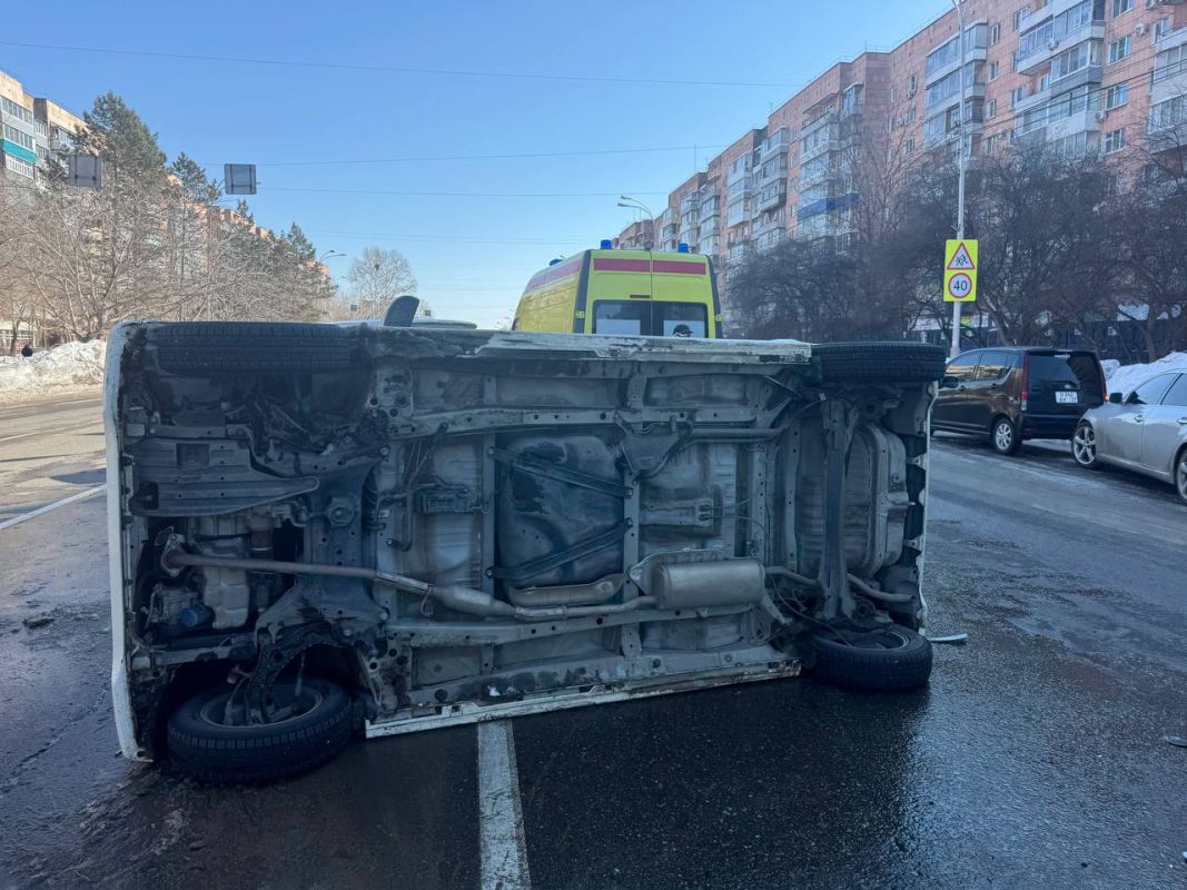 В Комсомольске-на-Амуре в&nbsp;результате ДТП перевернулся автомобиль