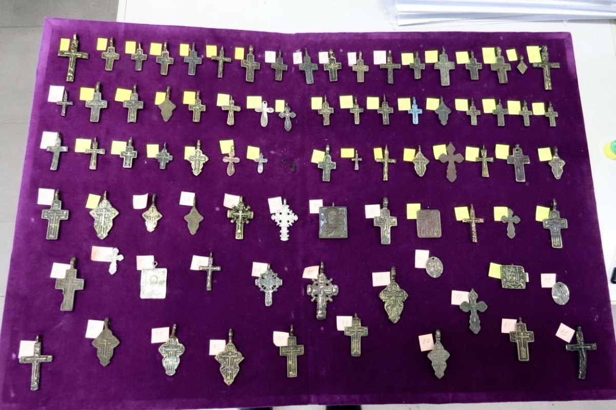 Хабаровчанина задержали на&nbsp;границе с&nbsp;коллекцией предметов времён Российской империи