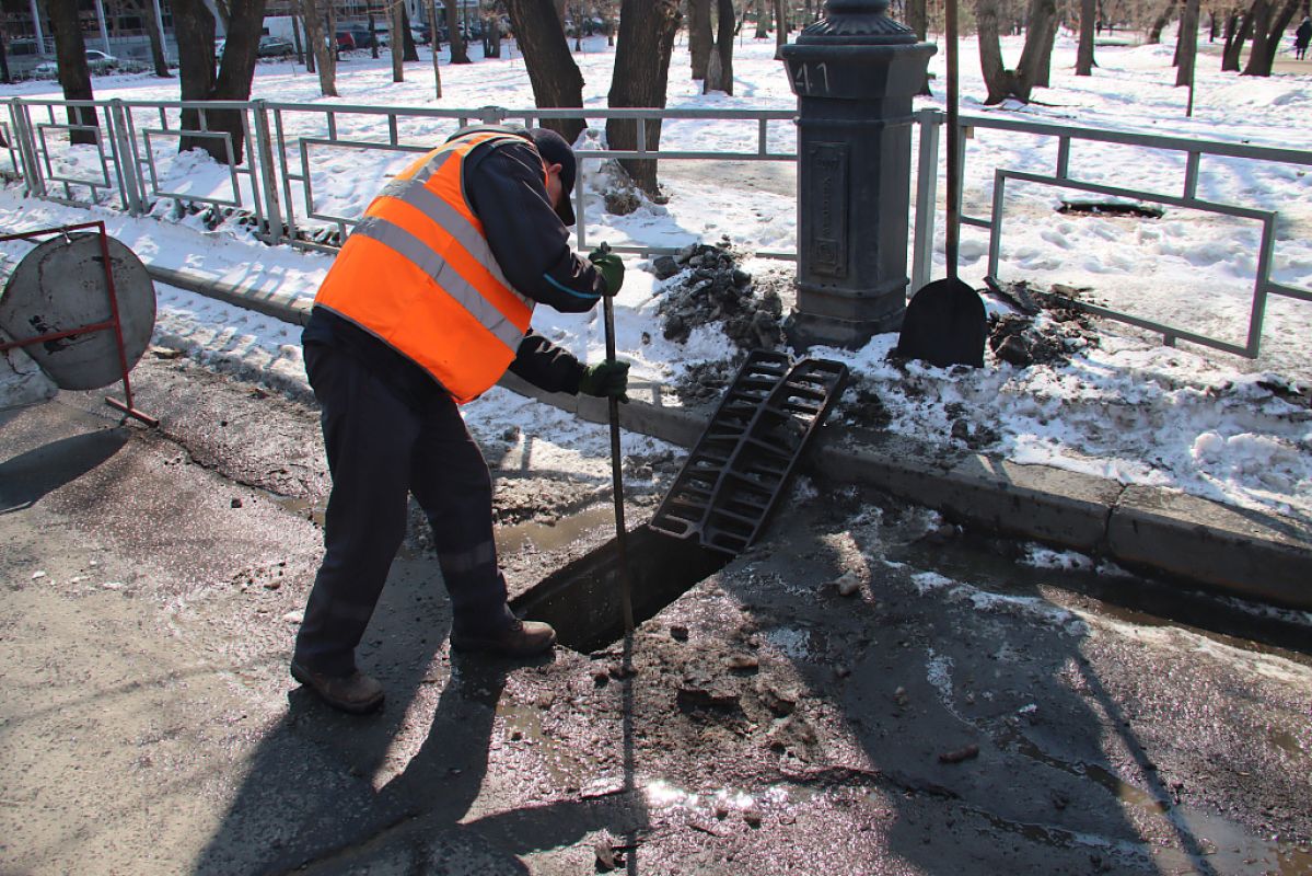 В Хабаровске начали массовую расконсервацию систем водоотведения и&nbsp;вывоз снега