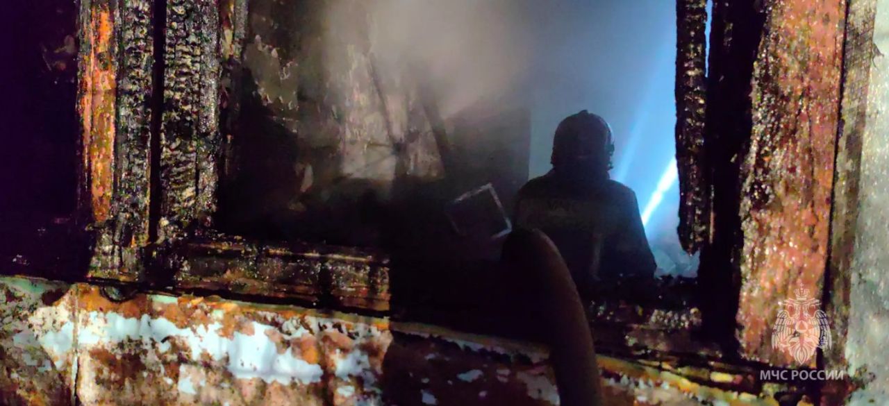 В Хабаровске огнеборцы в&nbsp;минувшие сутки тушили пожары в&nbsp;ангаре, квартире и&nbsp;частном доме