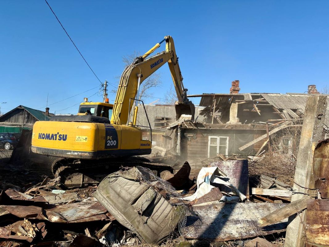 В Хабаровске начали сносить аварийный барак на&nbsp;ДорУрс ДВЖД
