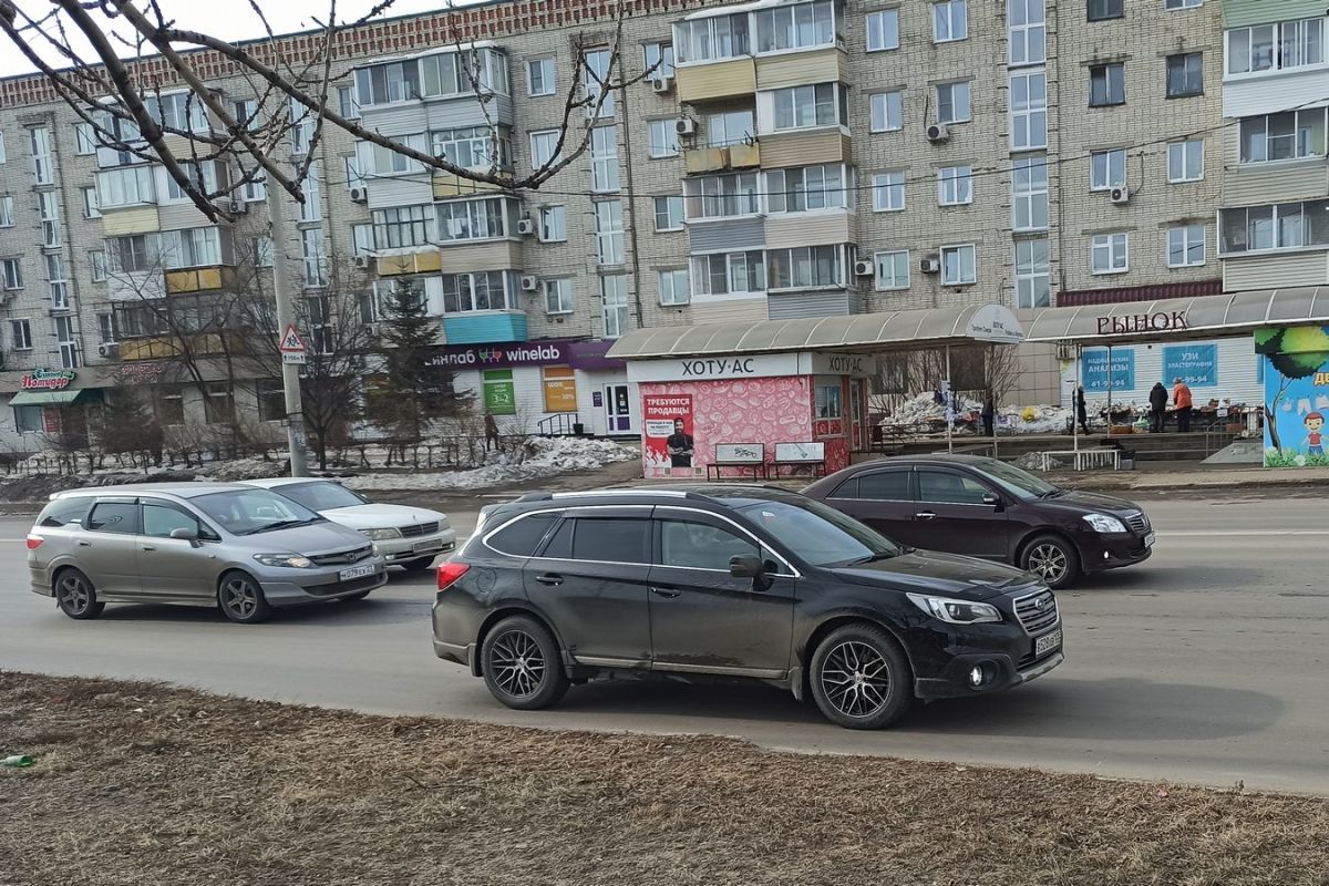 На улице Барбюса в&nbsp;Комсомольске-на-Амуре столкнулись легковушка и&nbsp;грузовик