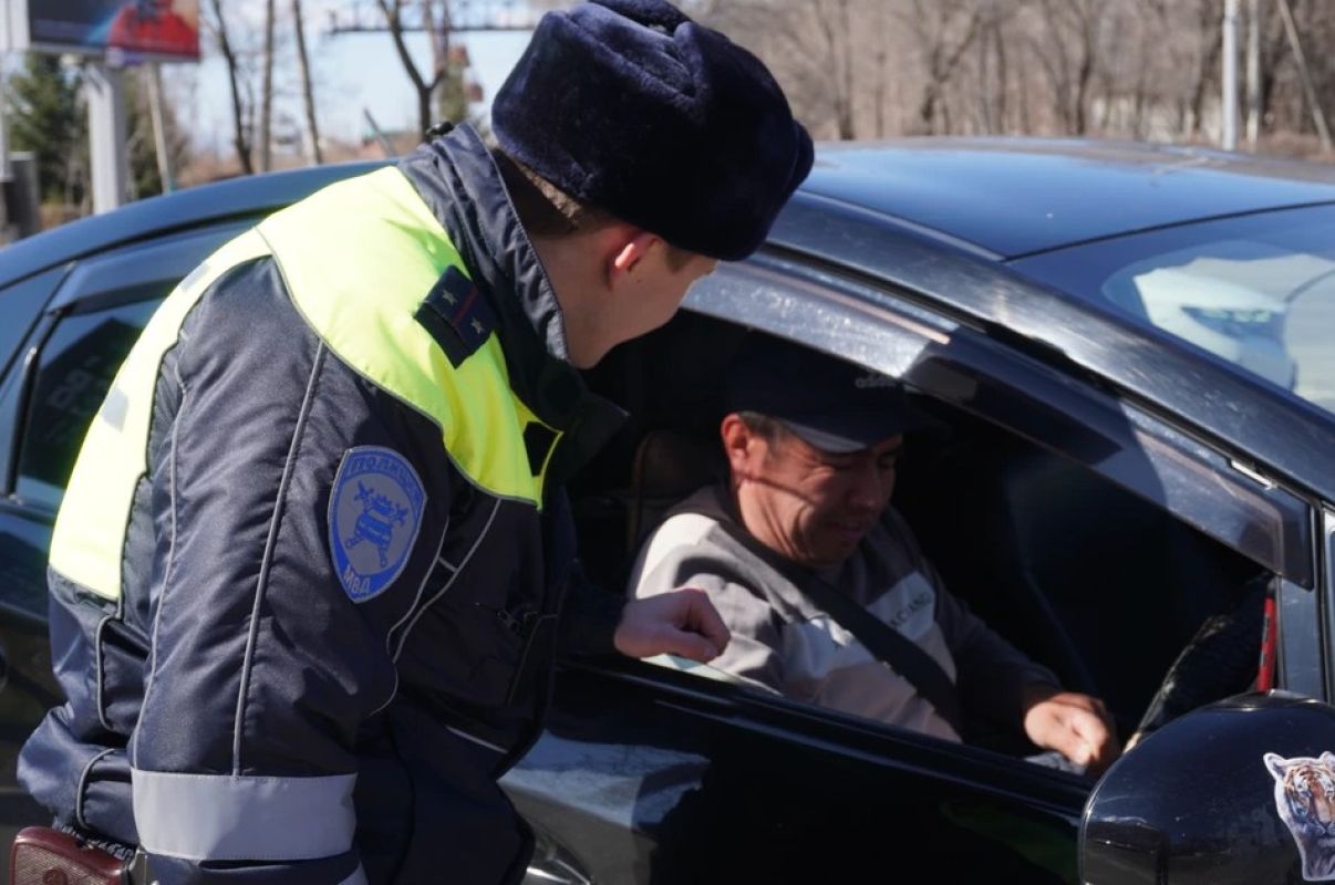 Рейд на&nbsp;таксистов в&nbsp;Хабаровске: инспекторы проверили документы и&nbsp;легальность перевозок