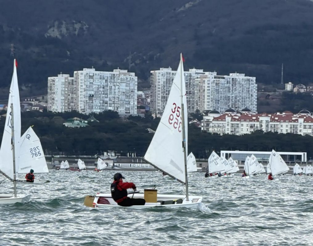 Юный яхтсмен из&nbsp;Хабаровска взял золото на&nbsp;всероссийских соревнованиях в&nbsp;Геленджике