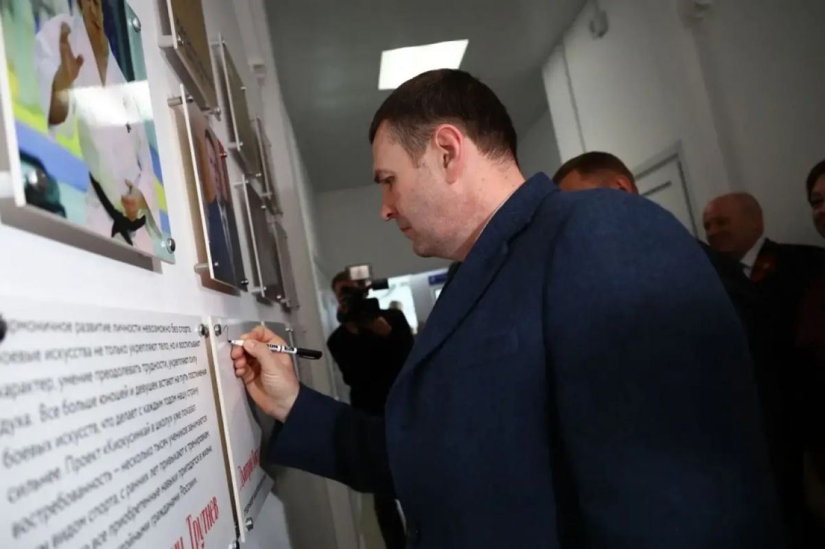 Губернатор Хабаровского края проинспектировал новый спортзал