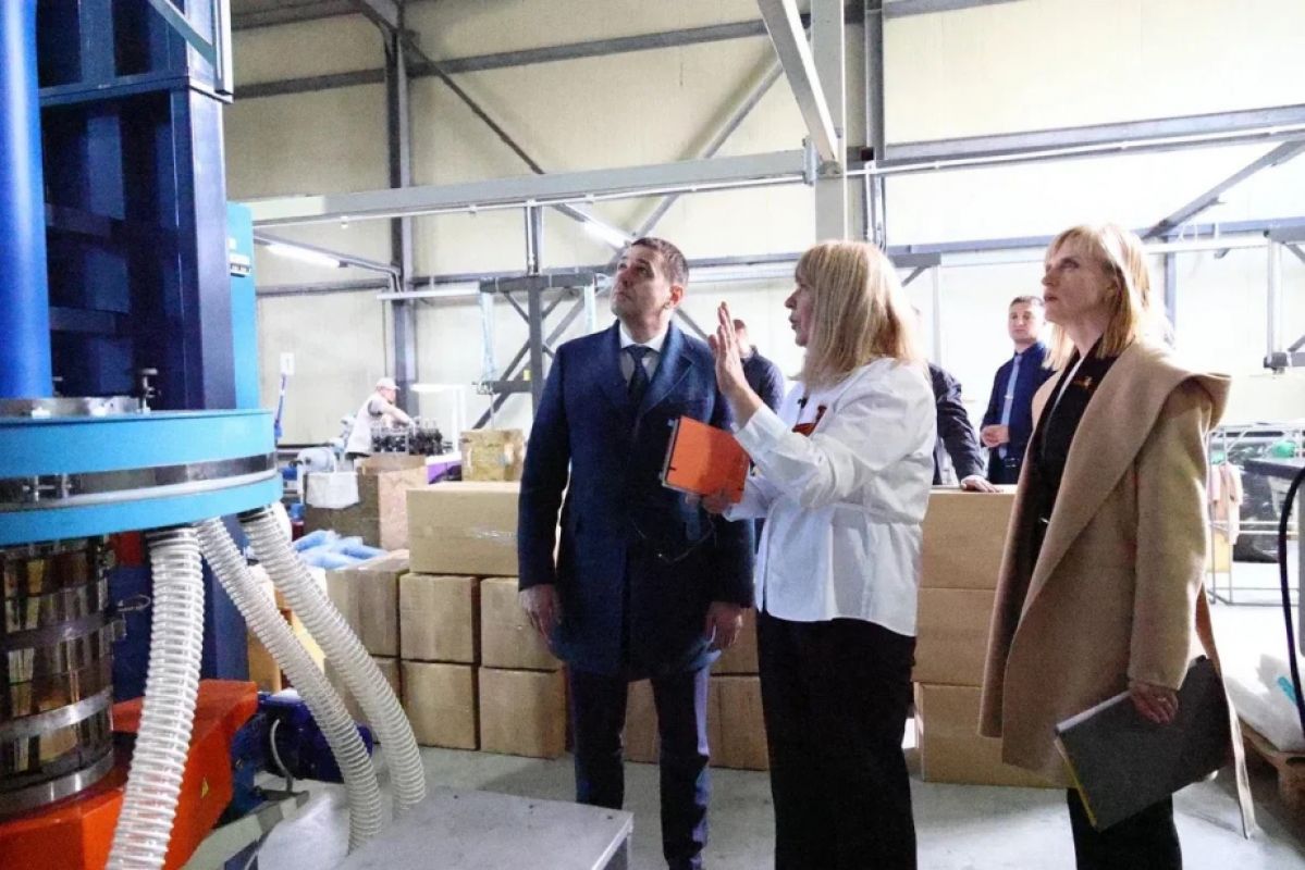 Губернатор Хабаровского края Дмитрий Демешин проверил работу местного производителя