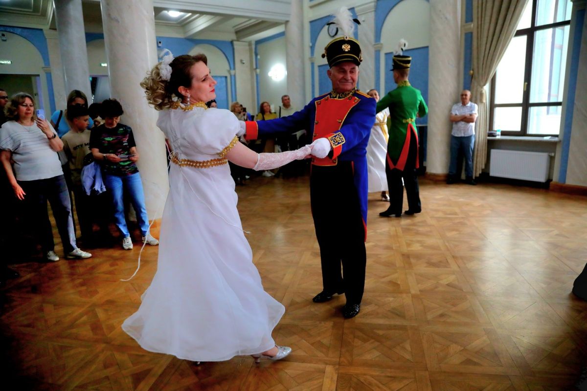 Бал, хомус и&nbsp;нанайские тапочки: как прошла «Ночь в&nbsp;Доме офицеров» в&nbsp;Хабаровске
