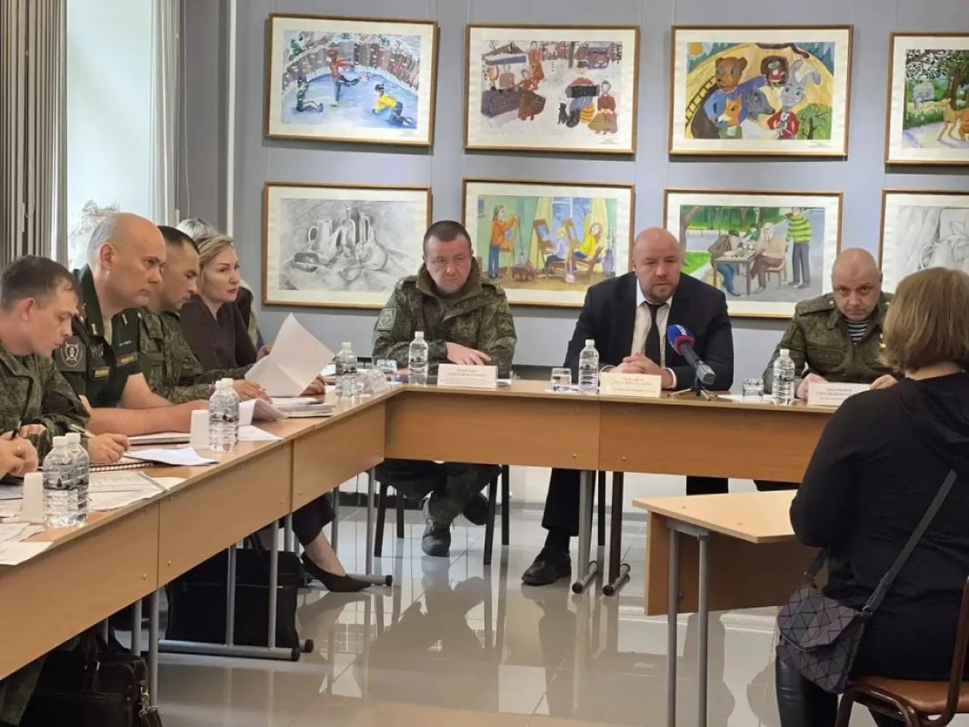 В Бикине вице-губернатор Артём Мельников проверил строительство поликлиники и&nbsp;ФОКа