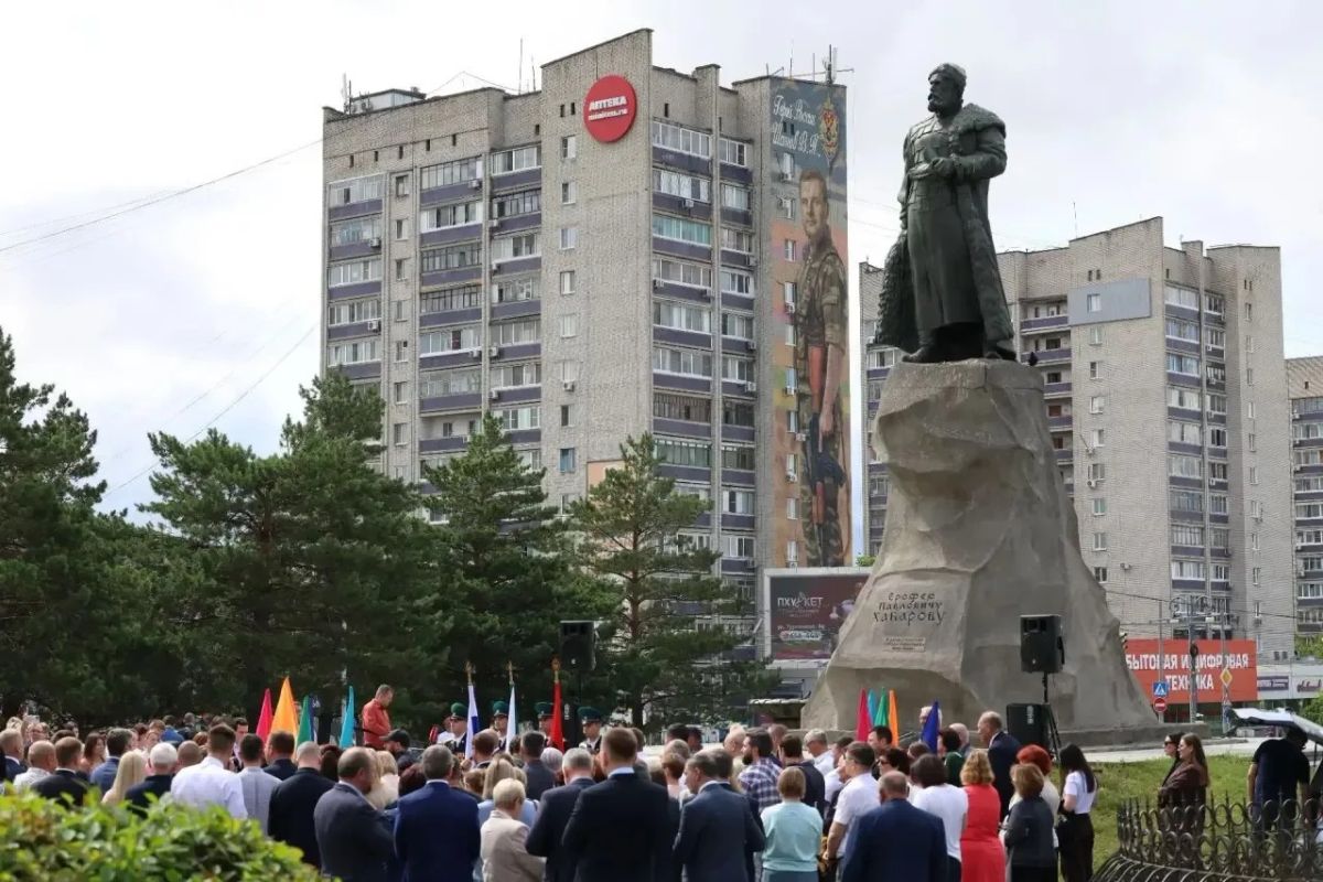 В Хабаровске открыли новый мурал в&nbsp;честь Героя России Владимира Шатова