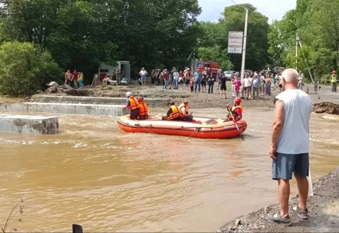 В Хабаровском районе из-за подъёма воды размыло объездную дорогу через&nbsp;реку Правая&nbsp;