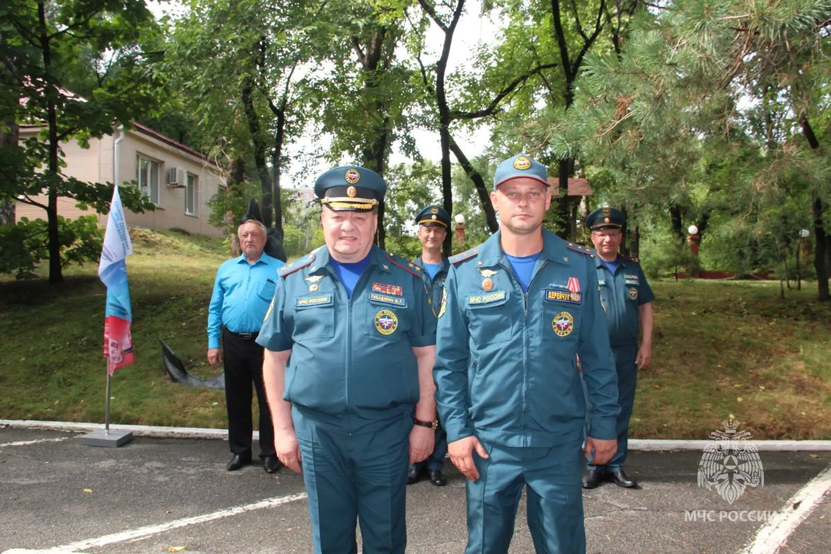 Троих хабаровских пожарных наградили медалями «За спасение на&nbsp;пожаре»