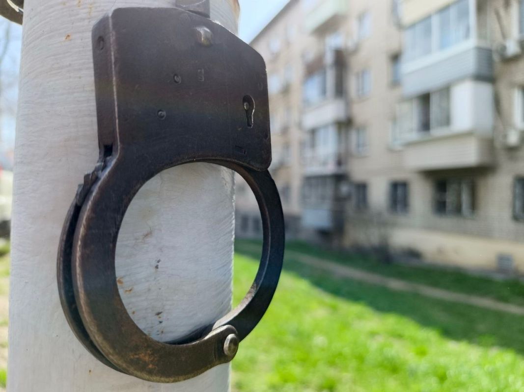 В Хабаровском крае мужчина взломал квартиру и&nbsp;спрятал деньги в&nbsp;сугроб&nbsp;