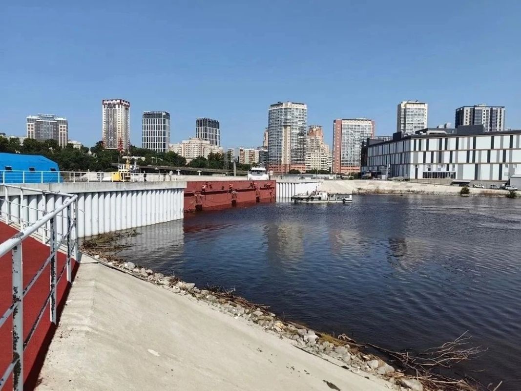 В Хабаровске прошли испытания понтона-батопорта для&nbsp;защиты от&nbsp;паводков