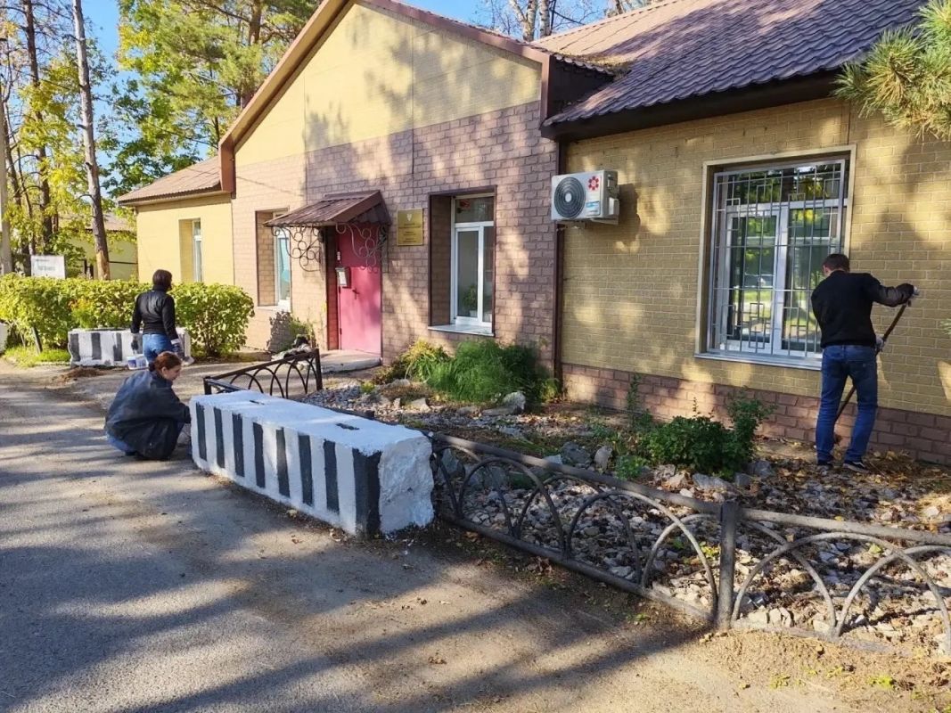 В Хабаровском крае сотрудники надзорного ведомства приняли участие в&nbsp;озеленении сквера&nbsp;