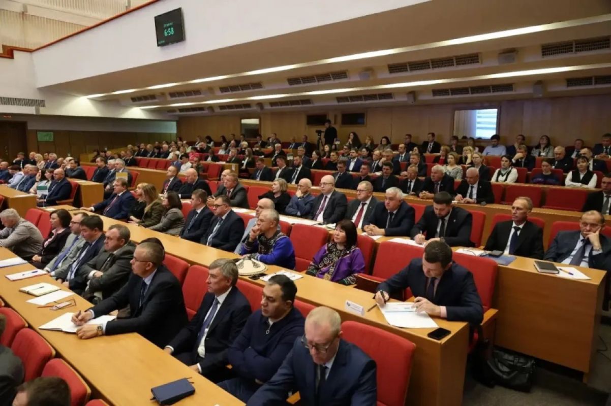 Минус 15%: Дмитрий Демешин сокращает руководящий состав правительства