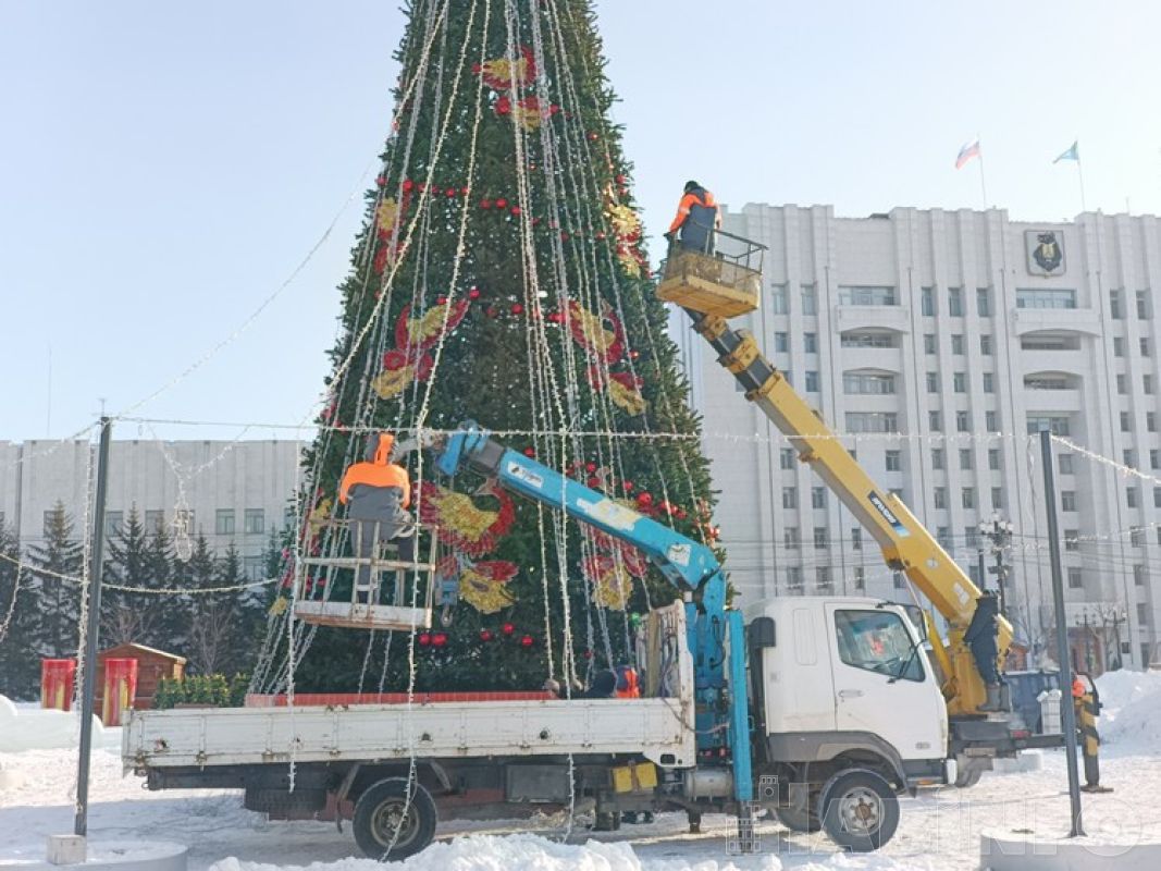 Жар-птица и десятки елок: как украшают главную площадь Хабаровска к Новому году