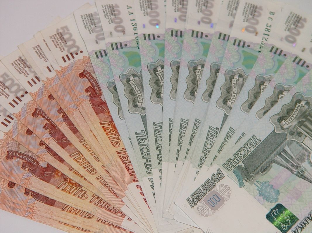 «Полковник» спецслужб выманил у хабаровчанки почти миллион рублей