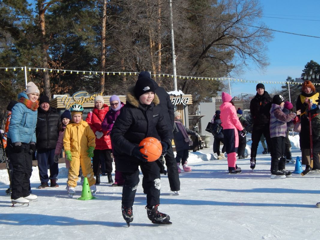 Семейные старты, яркие номера и борьба за главный приз, или День зимних видов спорта в Хабаровске