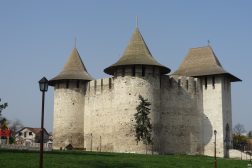 Крепость XY века в городе Сороки (160 км. от Кишинева). Крепость изображена на бумажной купюре номиналом 20 леев 