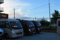 Привычне хабаровчанам корейские автобусы тоже остнутся на дорогах, только в обновленном виде. Средний возраст машин - 6-7 лет.