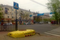 Жёлтая подводная лодка (пересечение улиц Ленина и Запарина) 