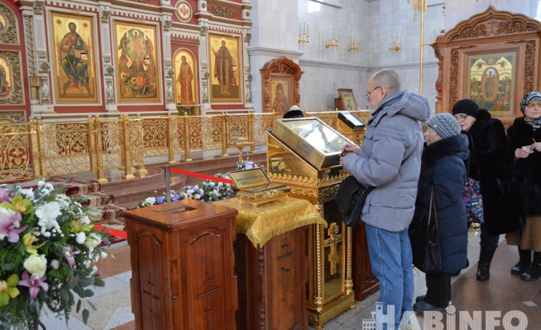 Великие православные святыни привезли в Хабаровск (ФОТО)