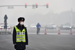 Пекин считается самым загазованным городом, а дымка над высотками уже визитная карточка столицы Китая. Фото взято из интрнет ресурсов