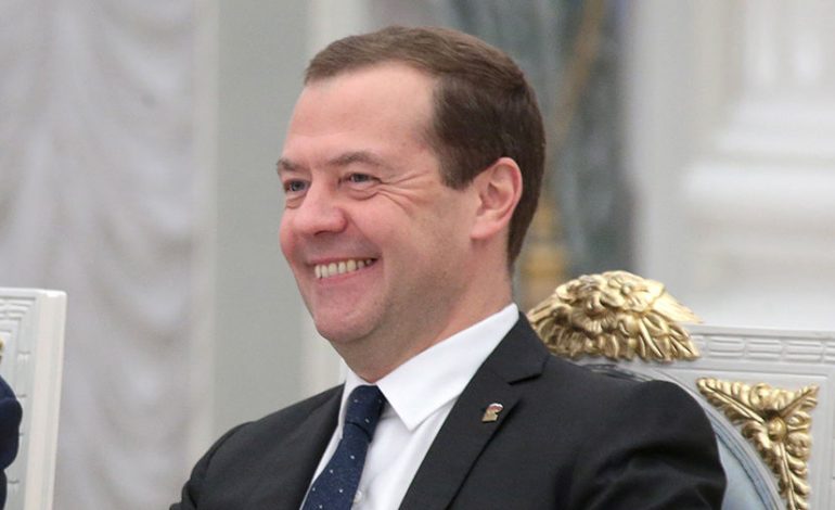 Отставку Медведева поддерживает почти половина россиян