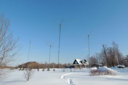 Коротковолновые антенны и база Регионального отделения СРР Хабаровского края
