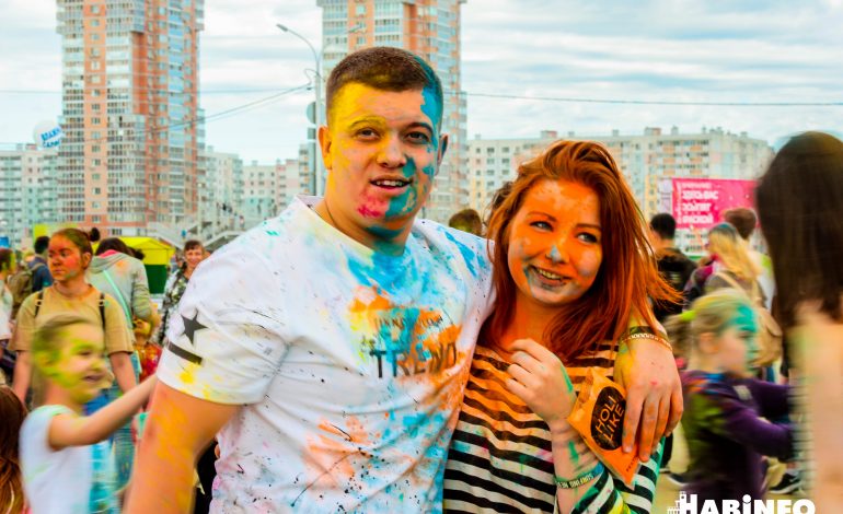 Чистым не уйти: в Хабаровске отметили фестиваль красок