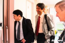Профессор Токийского медицинского университета доктор Нисибэ и доцент медицинского университета Токай доктор Коидзуми