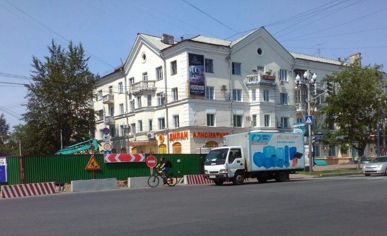 Тупик в центре города: улица Запарина закрыта для проезда почти на месяц