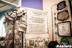 В культуре коренных народов Хабаровского края нет платьев. Их роль выполняют халаты.