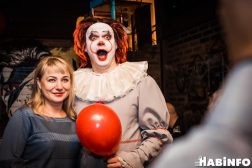 Одним из самых популярных образов на  Хэллоуин 2017 стал клоун Пеннивайз.