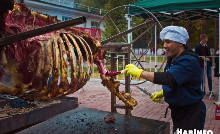 Праздник урожая в Хабаровске: как горожане двух быков съели