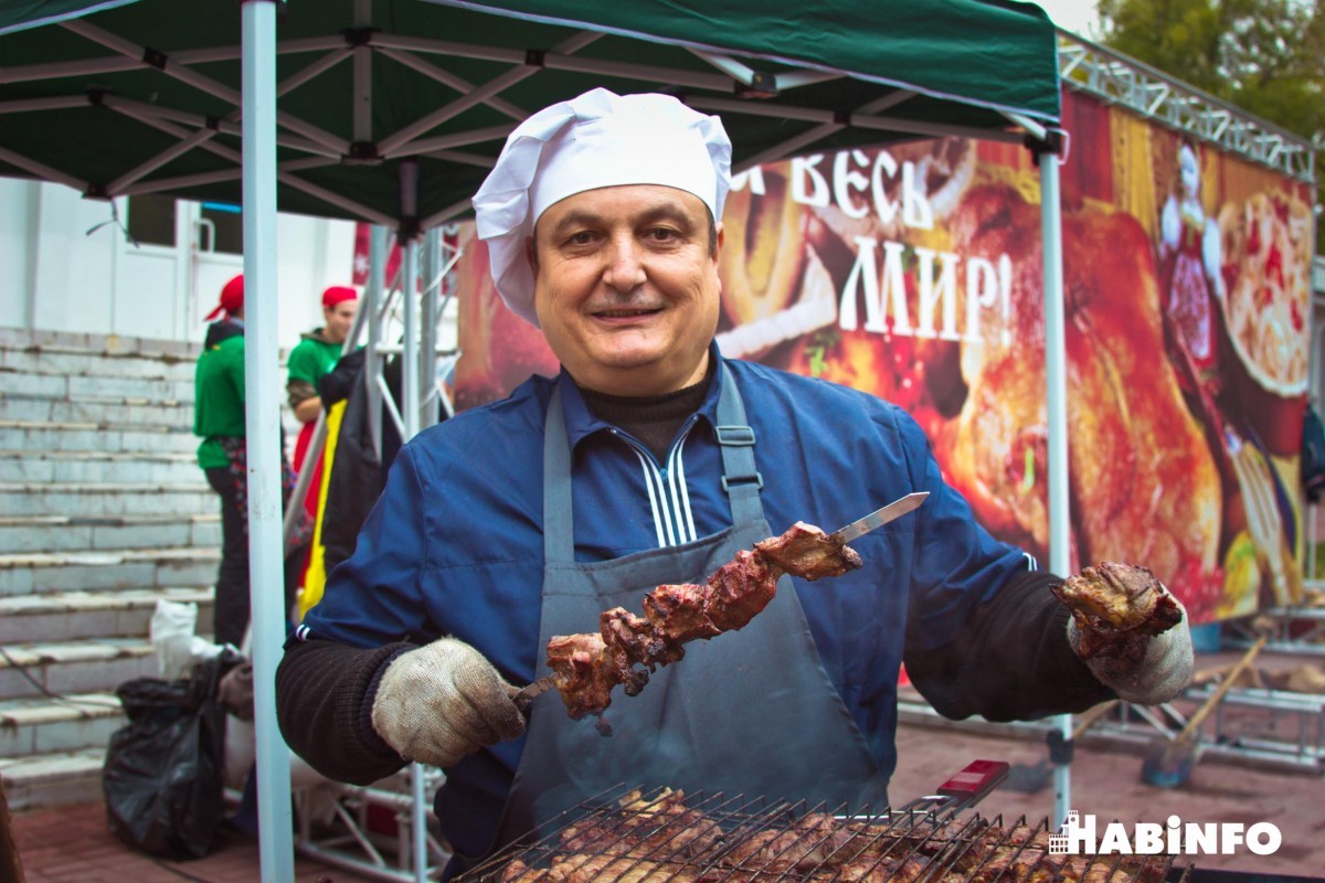 Праздник урожая в Хабаровске: как горожане двух быков съели