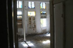 Возможно, эта дверь открывалась когда-то для семейства Богдановых