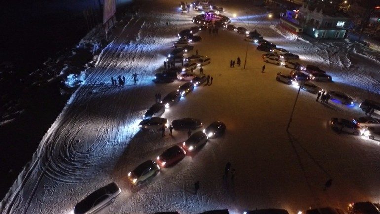 Новогодняя елка из сотни автомобилей выросла в Хабаровске