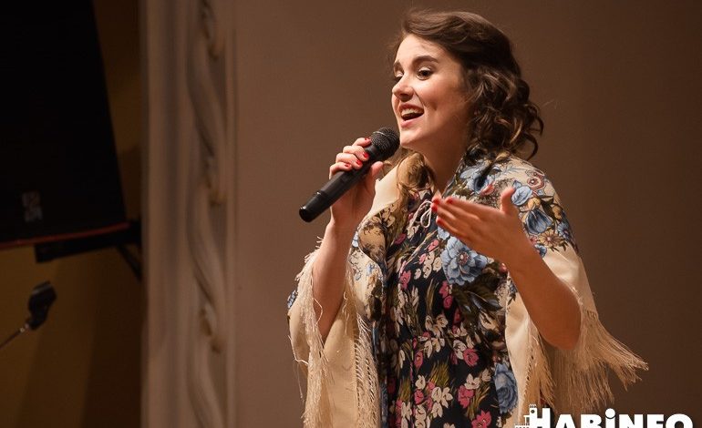 Московская певица заставила хабаровчан смеяться и рыдать
