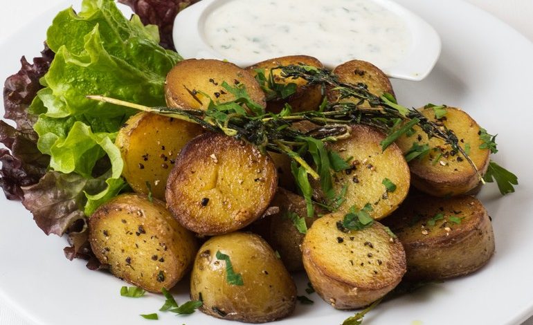 Картошка, лук и маслины: изобретение чеховского салата на хабаровской кухне