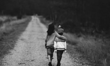 Не лезть в чужие семьи: кто защитит детей от домашнего террора