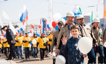 «Зарплату гражданским в армии на новый уровень!» - лозунг первомайского шествия в Хабаровске