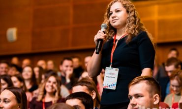 Смелая Света и неудобные вопросы Молодежного бизнес-форума в Хабаровске