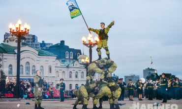 Добавили огоньку: спецназовцы устроили пальбу на параде-дефиле фестиваля «Амурские волны»