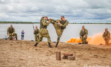 С макаронами по-флотски и Викой Цыгановой: День ВМФ отметили в Хабаровске