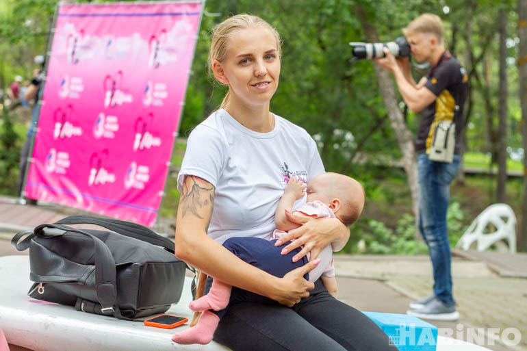 Альтернативы нет: акция в поддержку грудного вскармливания прошла в Хабаровске