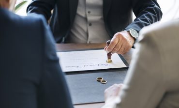 Тяжёлый развод: стоит ли идти на мировую с бывшим?