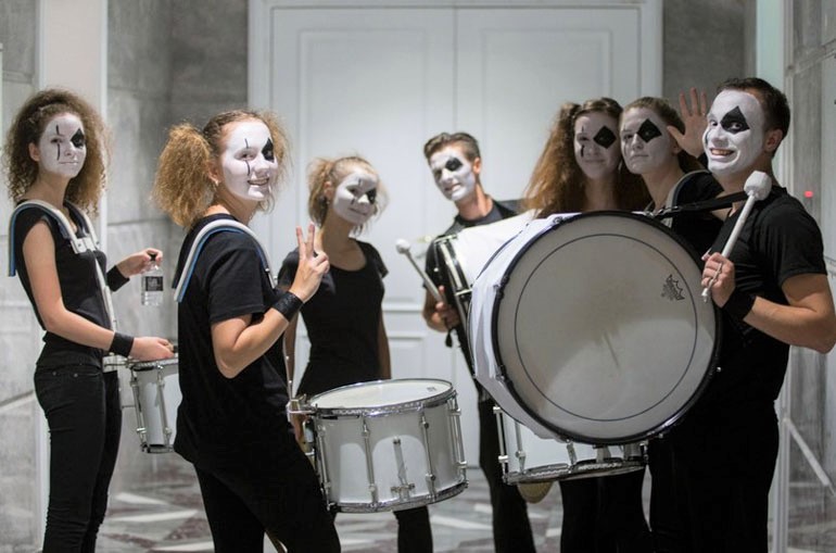 Раскачали Хабаровск – раскачают весь мир: маршевые барабанщики «mDrums» шагают в ритм