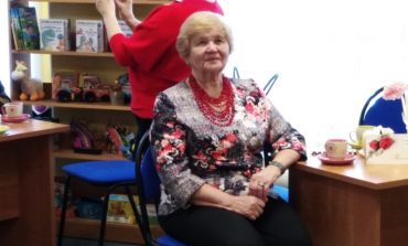 Со слезами на глазах: День матери отметили в детской библиотеке имени Гайдара