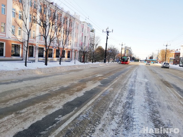 Будем ждать, пока растает? Хабаровск снова страдает от снегопада